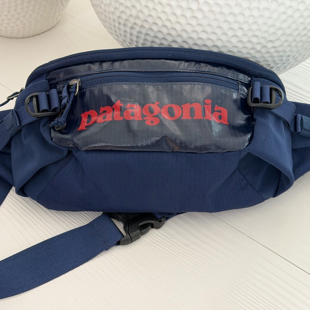 Patagonia Dark Blue Fanny Pack Belt Bag with Red Logo
